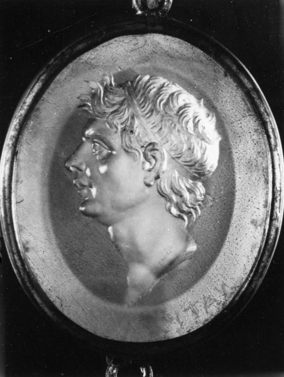 testa d'uomo di profilo (decorazione a intaglio) di Natter Lorenz (prima metà sec. XVIII)