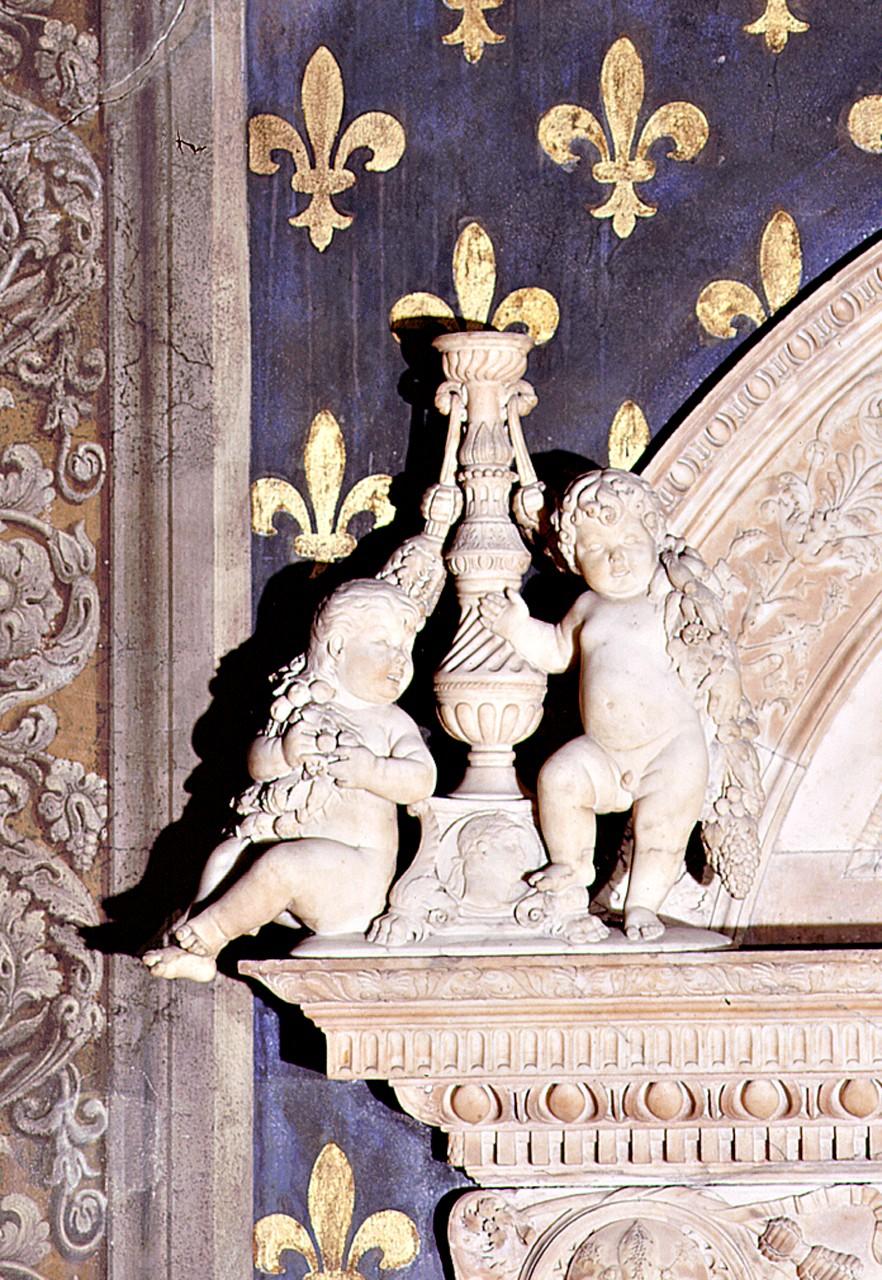 motivi decorativi vegetali a festoni con nastri e putti (scultura) di Benedetto da Maiano (sec. XV)