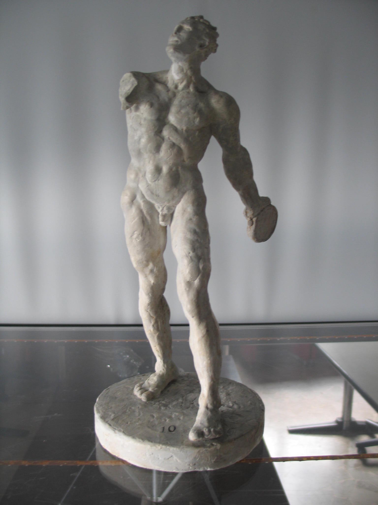 Il Tamburello, alpino che lancia un tamburello (scultura, serie) di Giuseppe Baroni (XX)