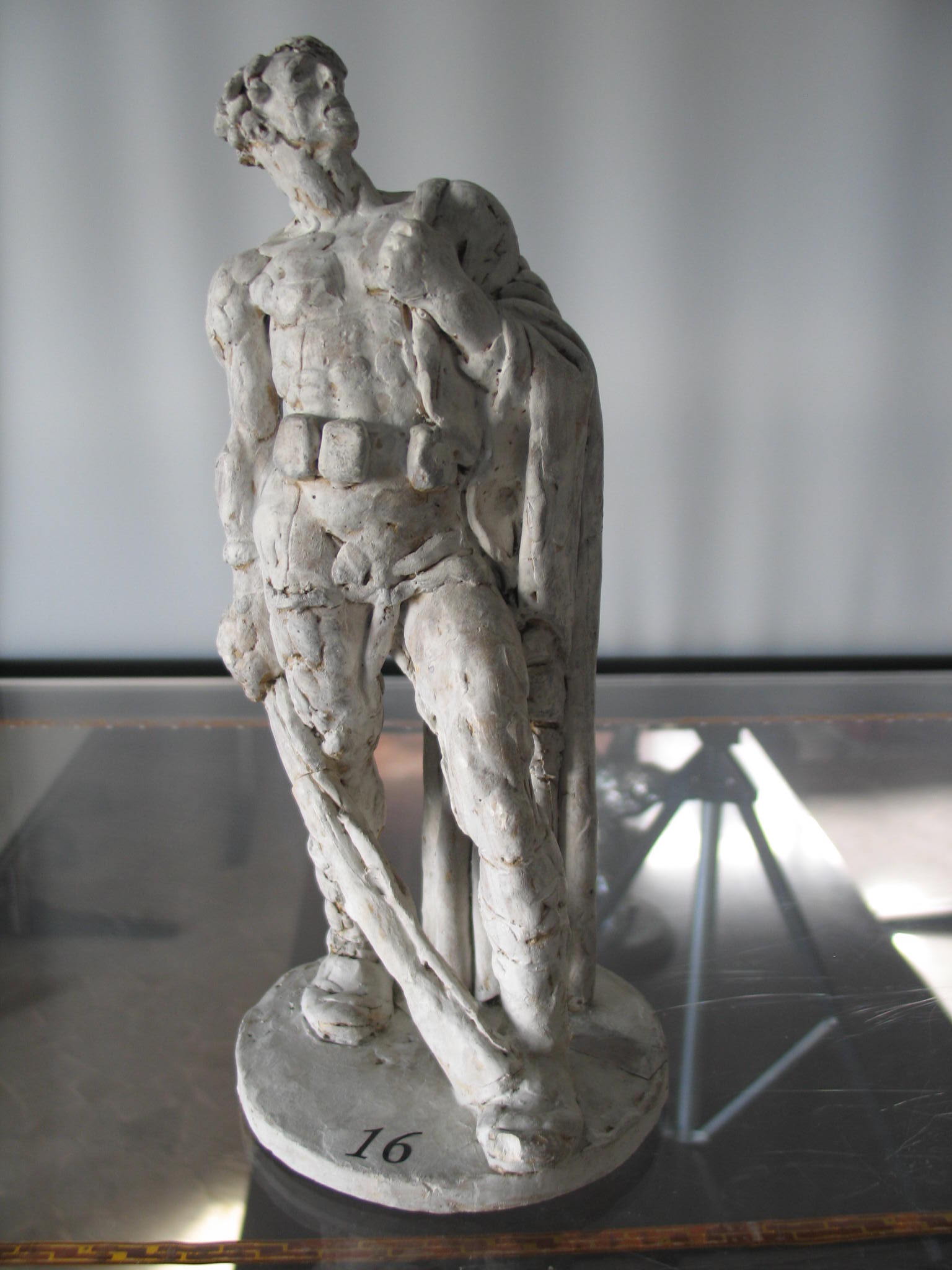 Fuciliere che guarda il duca, fuciliere (scultura, serie) di Giuseppe Baroni (XX)