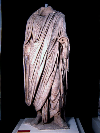 figura maschile togata (statua acefala) - età imperiale (secc. I-III d.C)