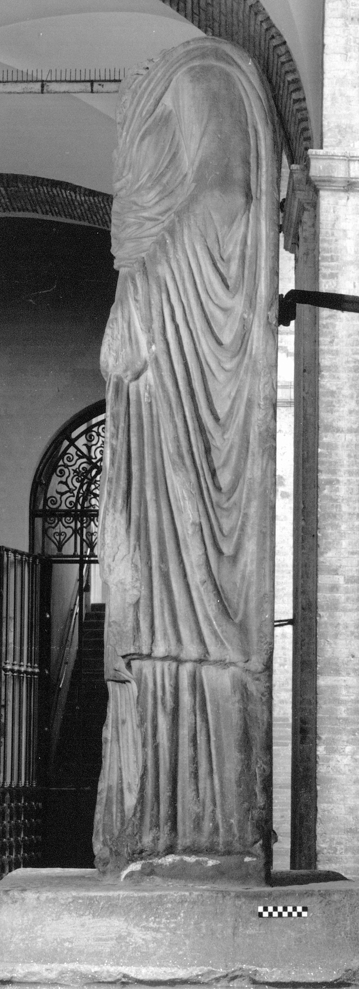 figura femminile panneggiata (statua acefala) - età augustea (fine sec. I a.C)