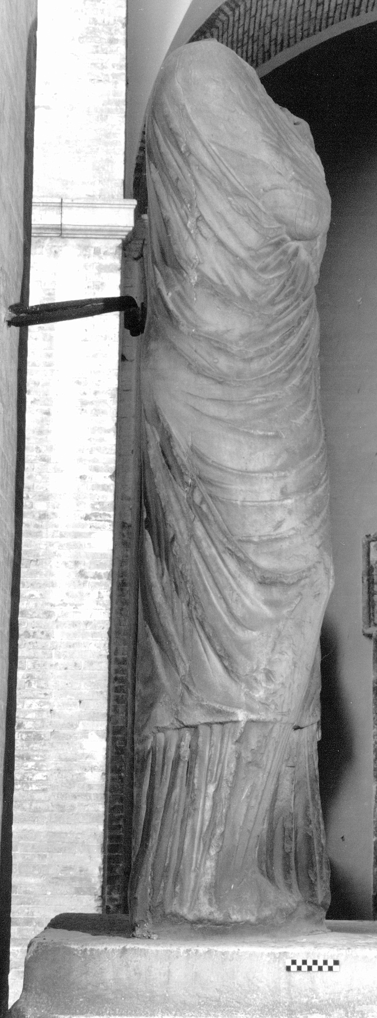 figura femminile panneggiata (statua acefala) - età augustea (fine sec. I a.C)