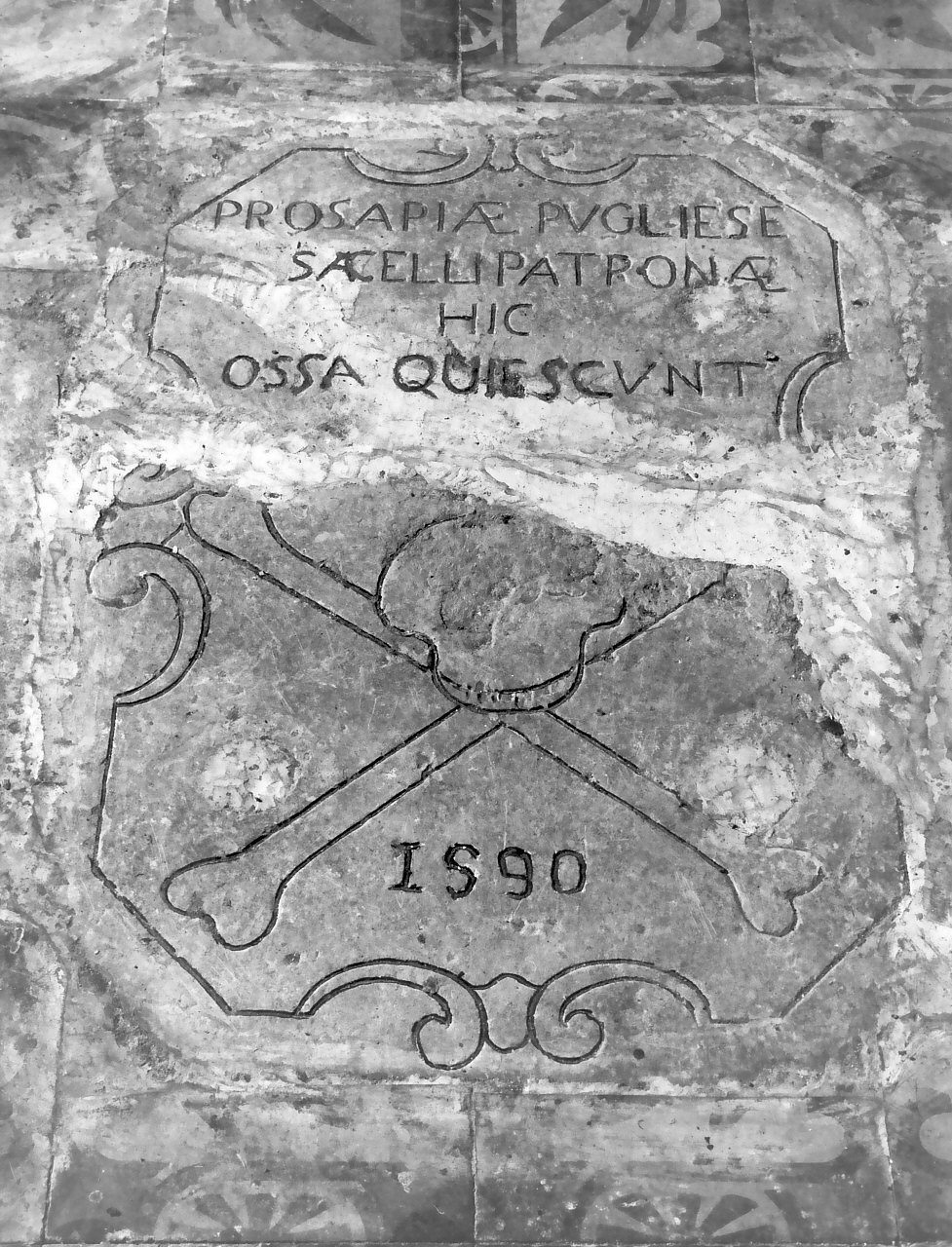 lastra tombale - bottega calabrese (sec. XVI)