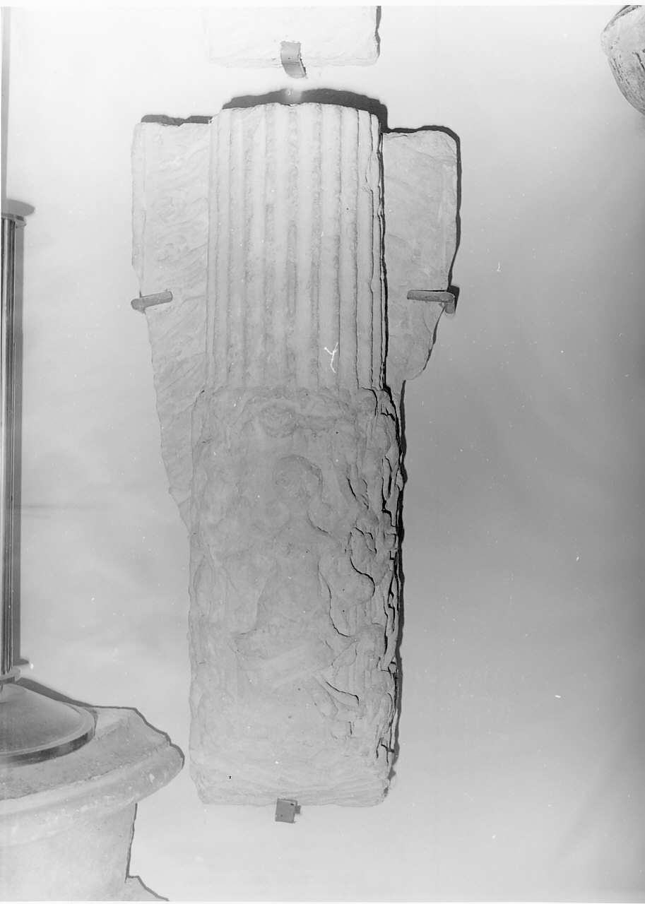 colonna, frammento - bottega calabrese (fine/ inizio secc. XVI/ XVII)