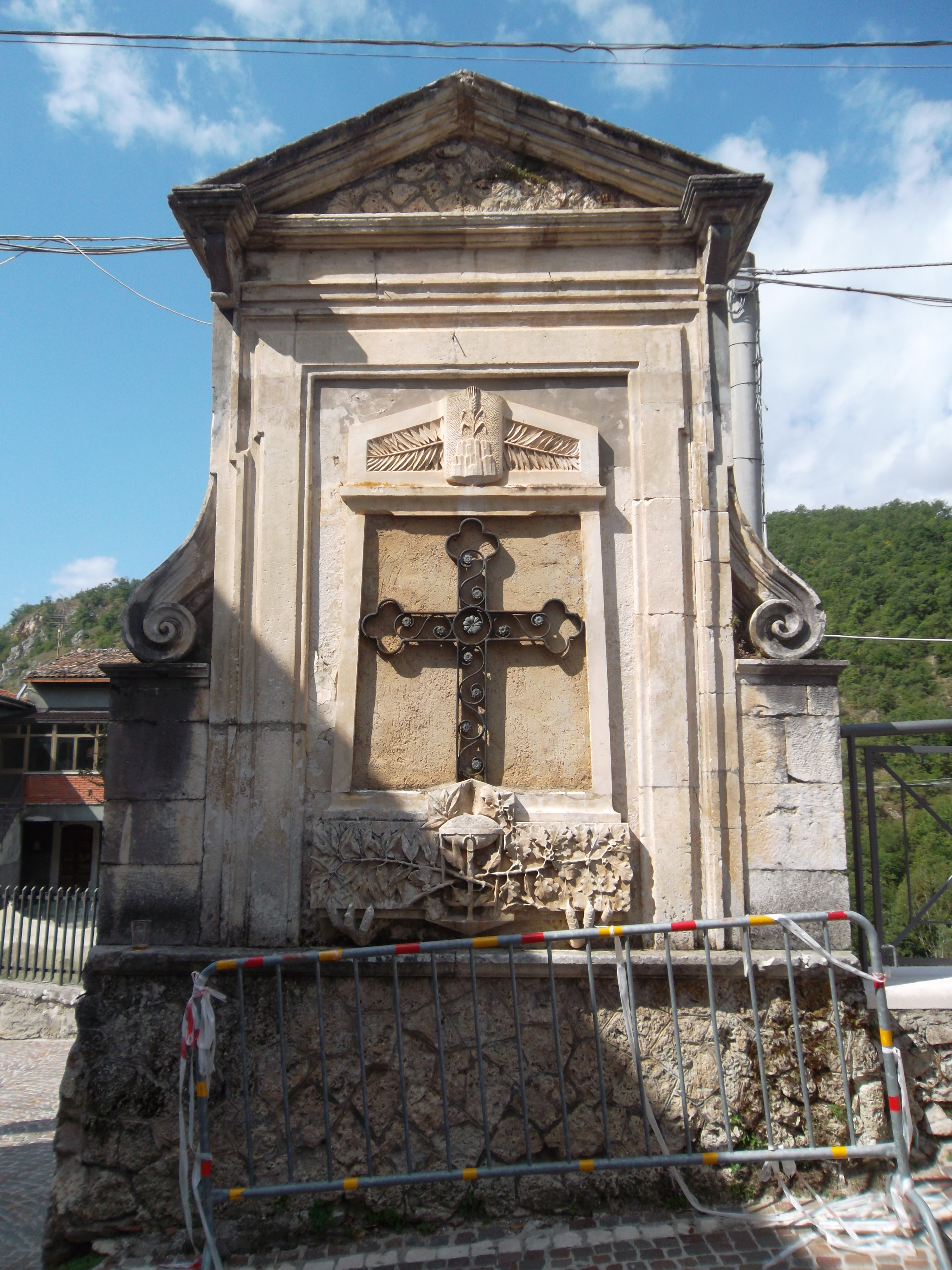 Figura di soldato in combattimento (monumento ai caduti - a cippo) - ambito abruzzese (prima metà XX)