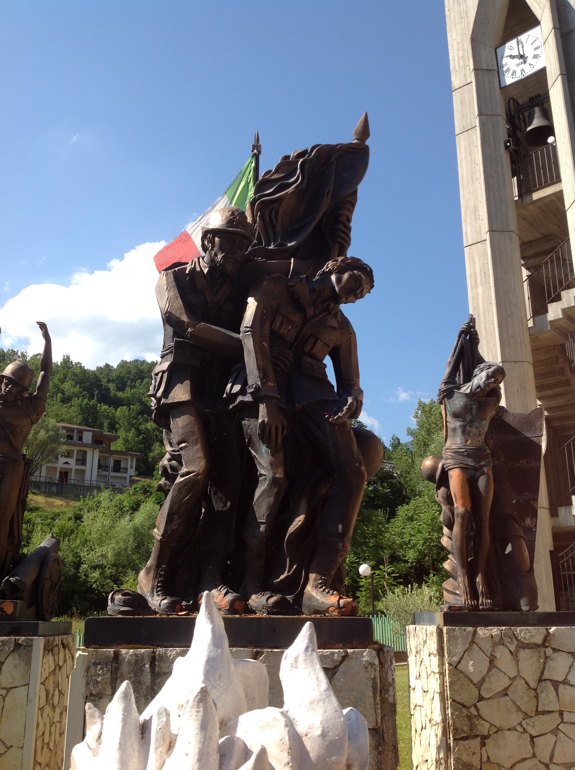 monumento ai caduti, insieme di NINO DI SIMONE (fine XX)