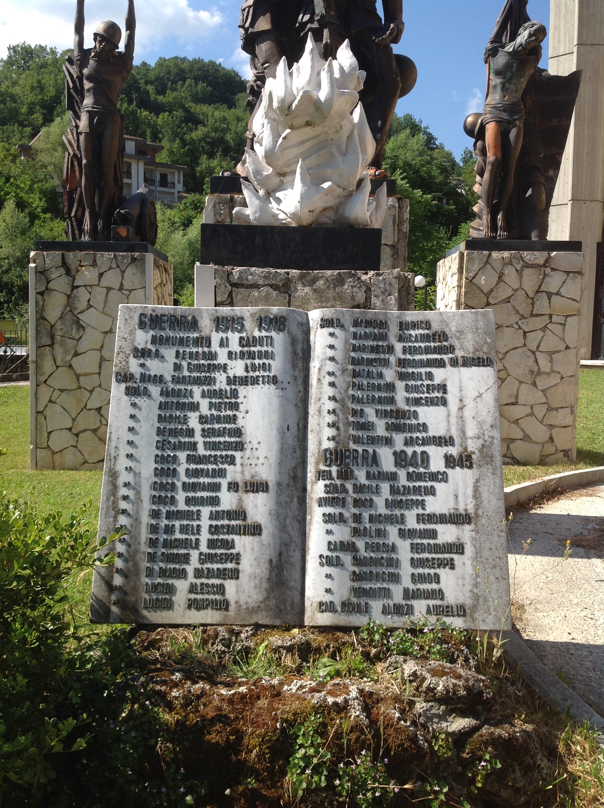monumento ai caduti, insieme di NINO DI SIMONE (fine XX)