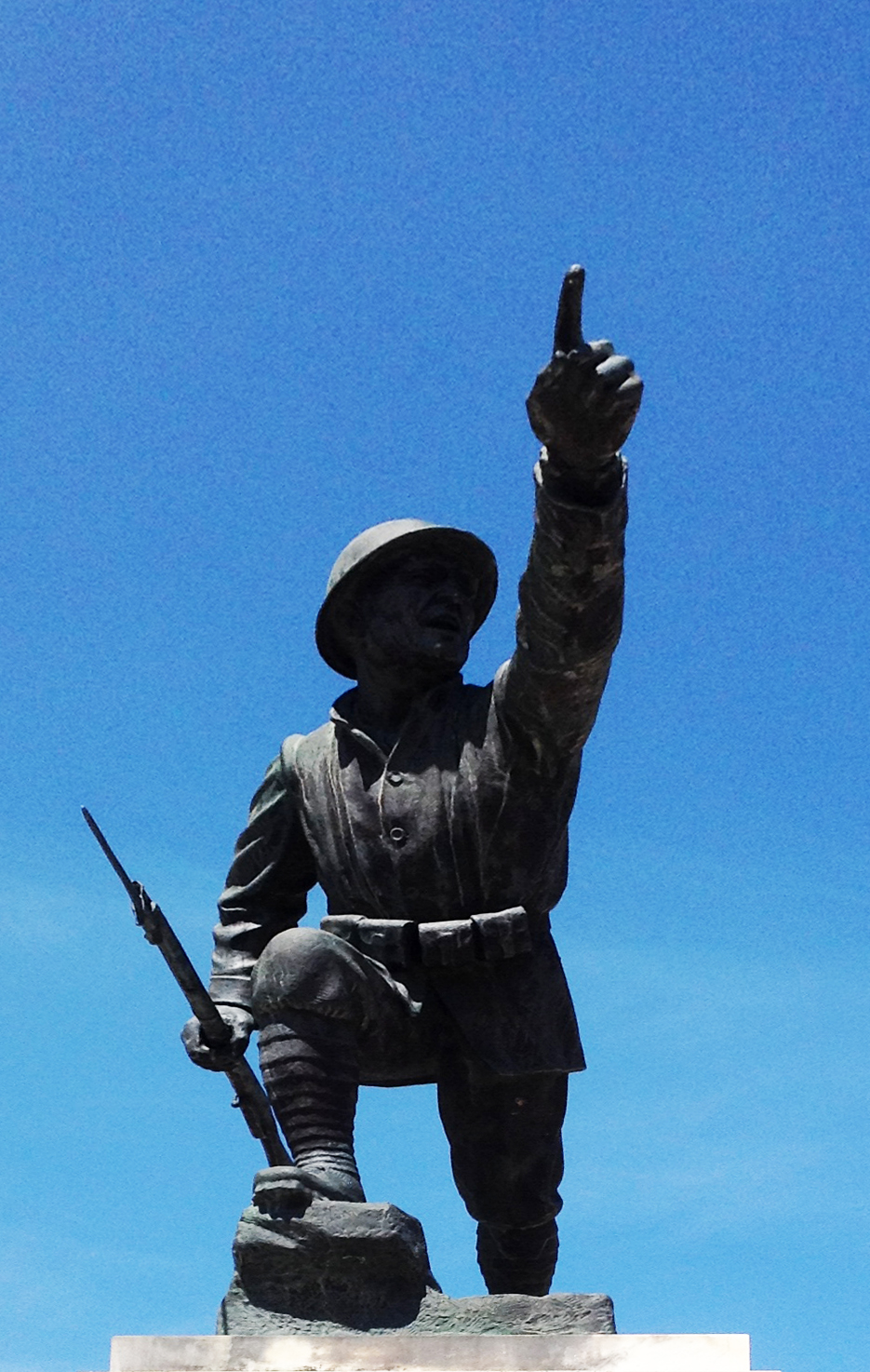 Soldato in combattimento (monumento ai caduti - a cippo, opera isolata) - ambito abruzzese (terzo quarto XX)