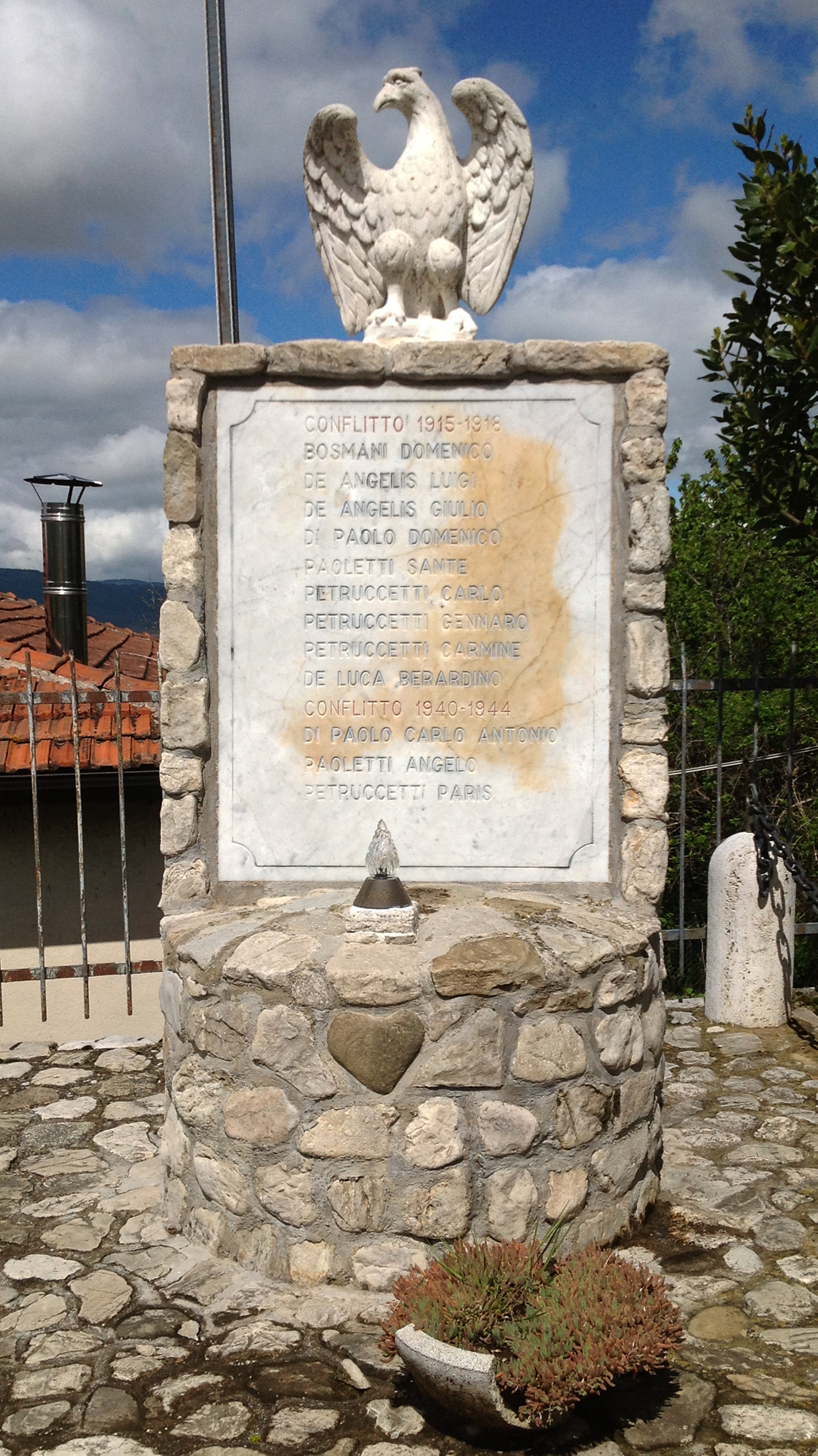 Allegoria della Vittoria come aquila (monumento ai caduti - a cippo, opera isolata) - ambito abruzzese (XX)