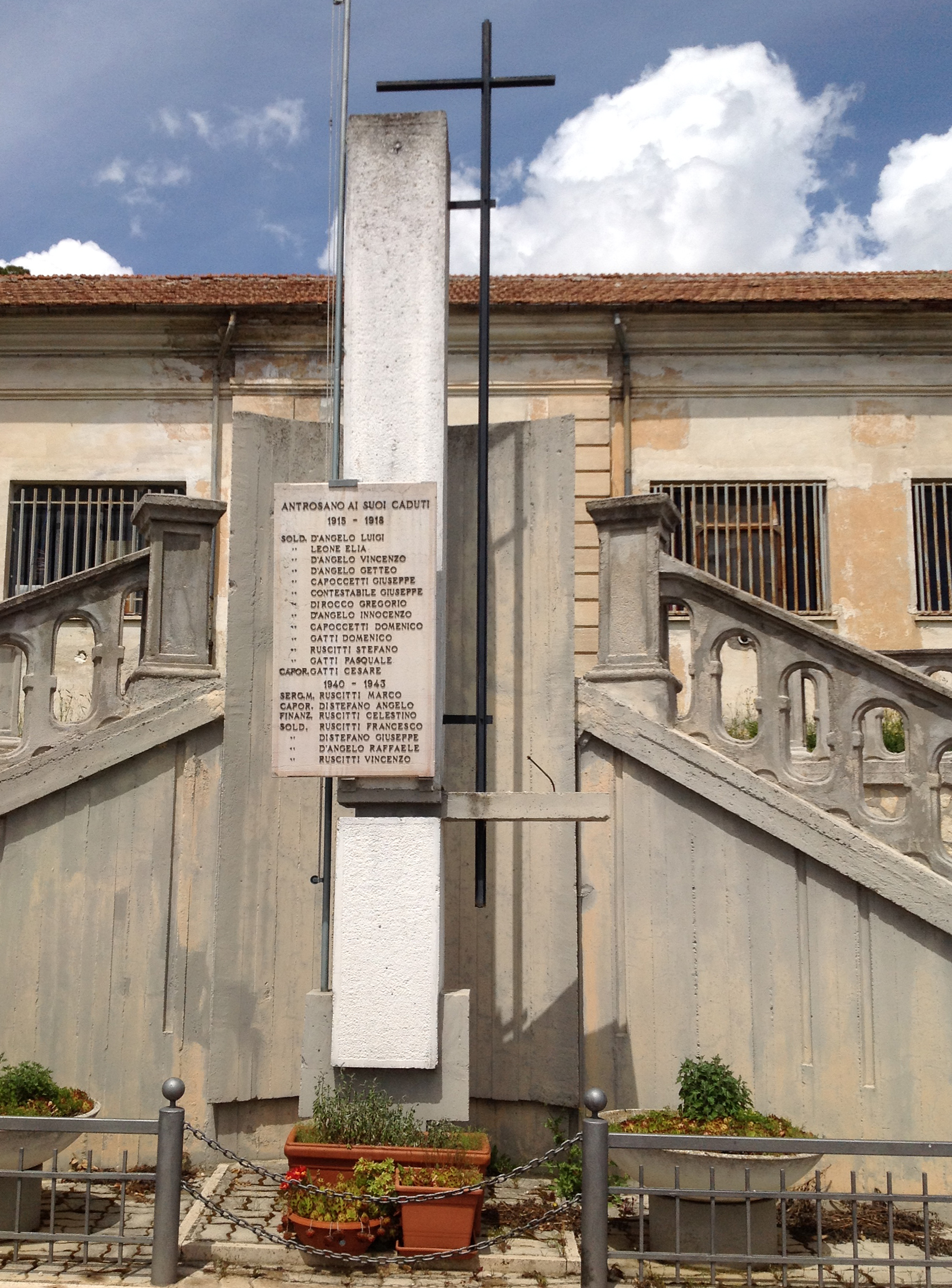 monumento ai caduti - a colonna, opera isolata - ambito abruzzese (seconda metà XX)