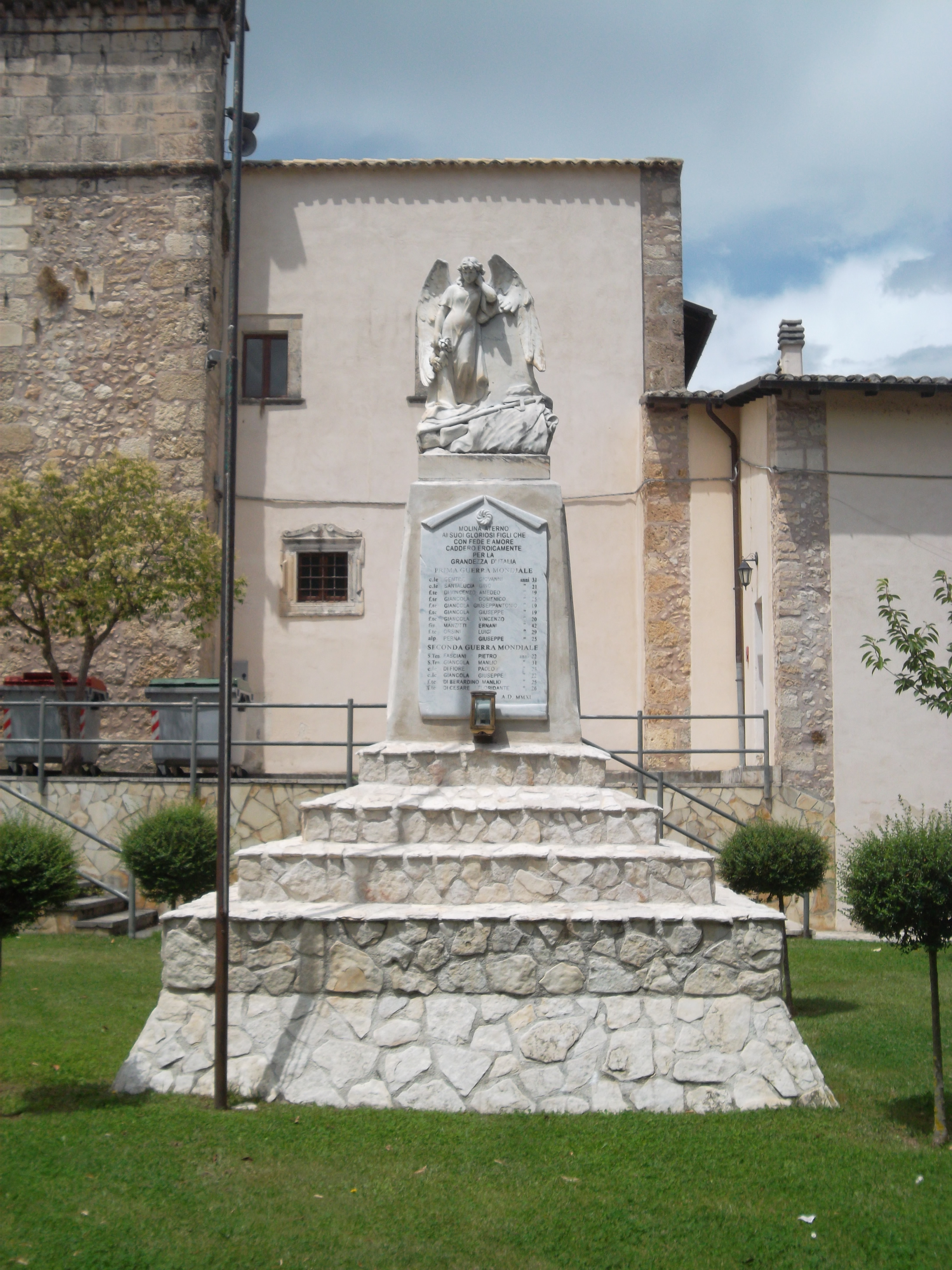 Allegoria della Vittoria come donna vestita all'antica (monumento ai caduti - a pilo) - ambito abruzzese (primo quarto XXI)