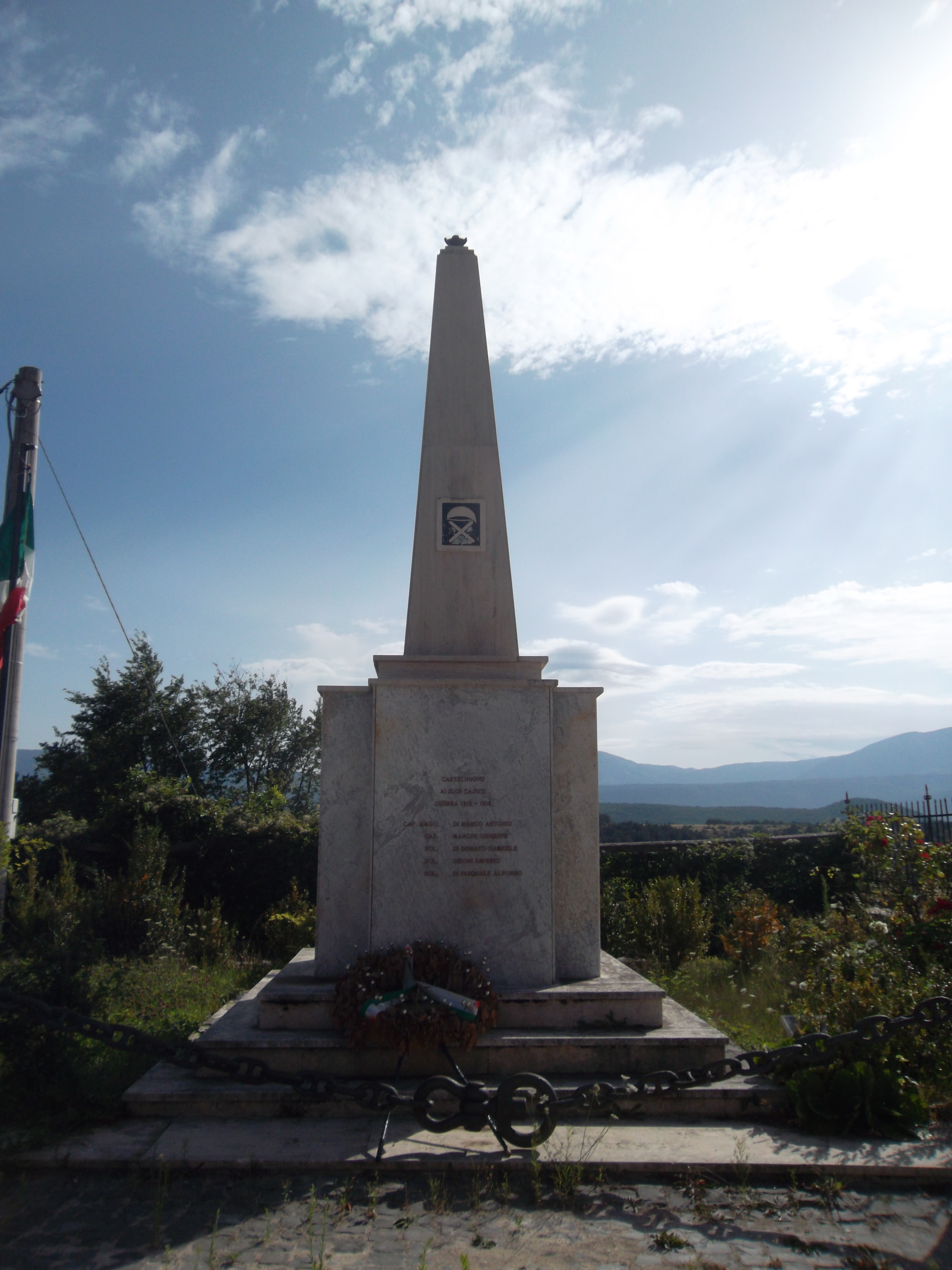 monumento ai caduti - ad obelisco - ambito abruzzese (ultimo quarto XX)