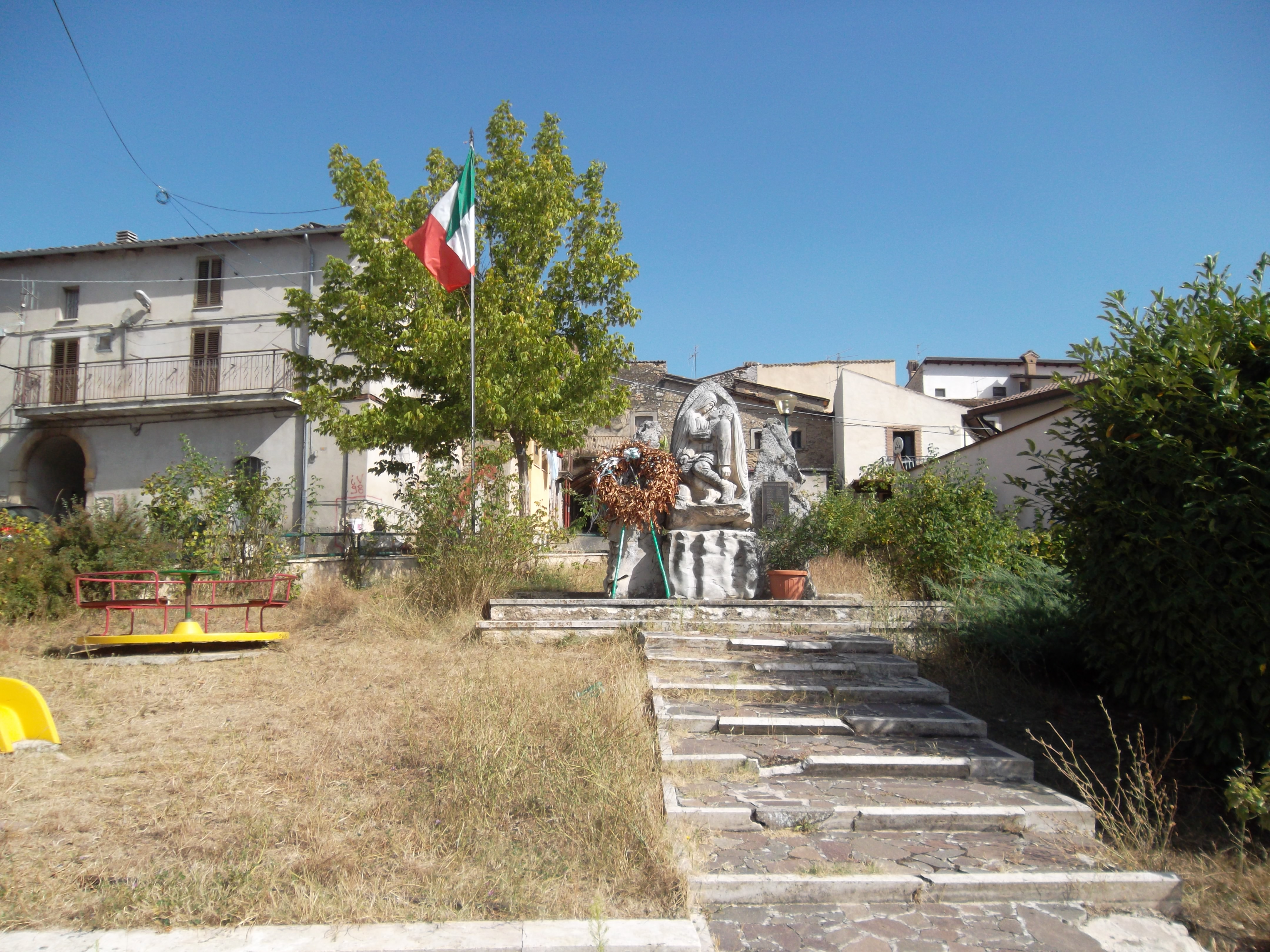 Allegoria del sacrificio del soldato per la Patria (monumento ai caduti - a cippo) - ambito abruzzese (ultimo quarto XX)