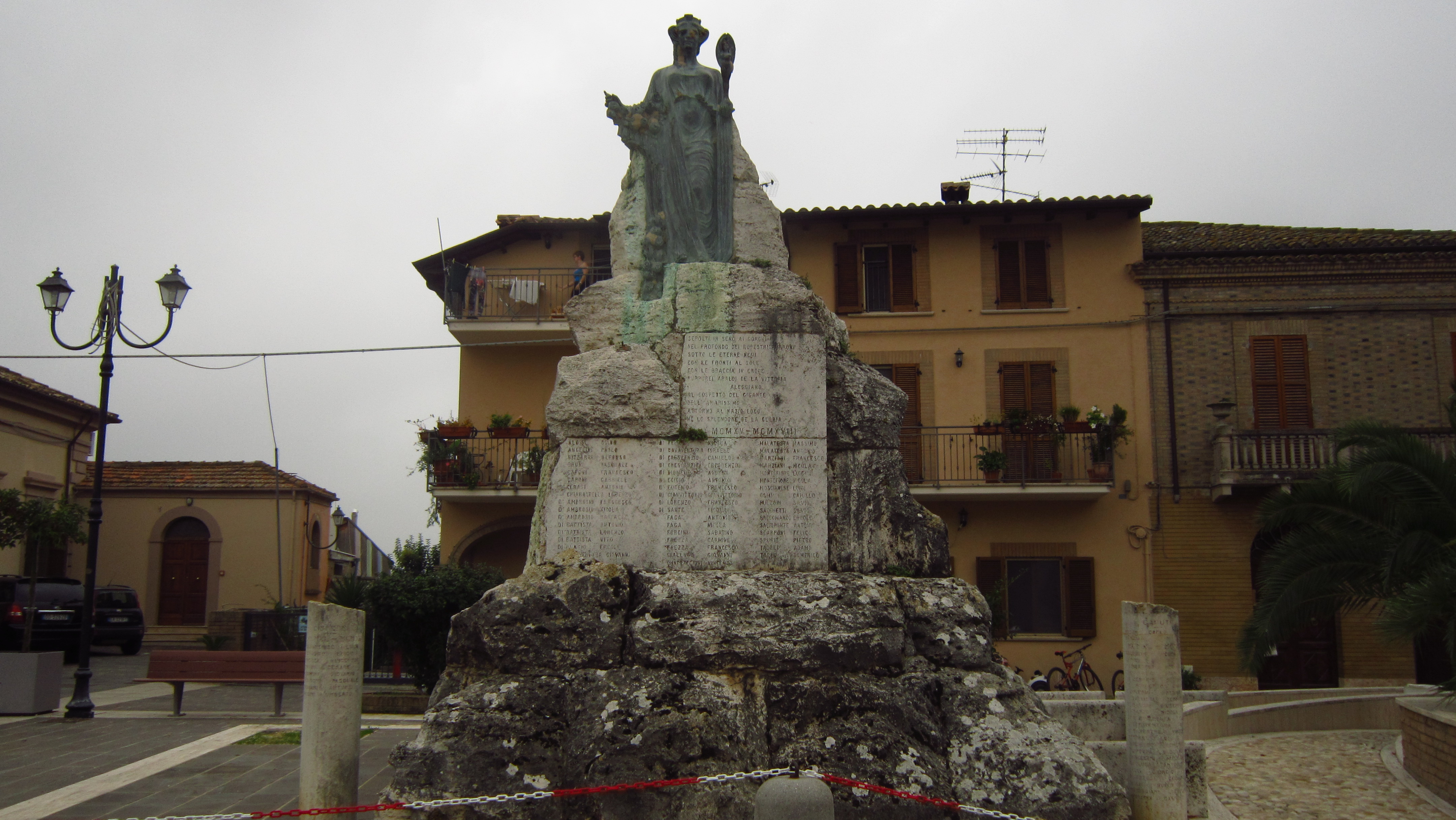 monumento ai caduti - a montagna figurata - ambito abruzzese (XX)