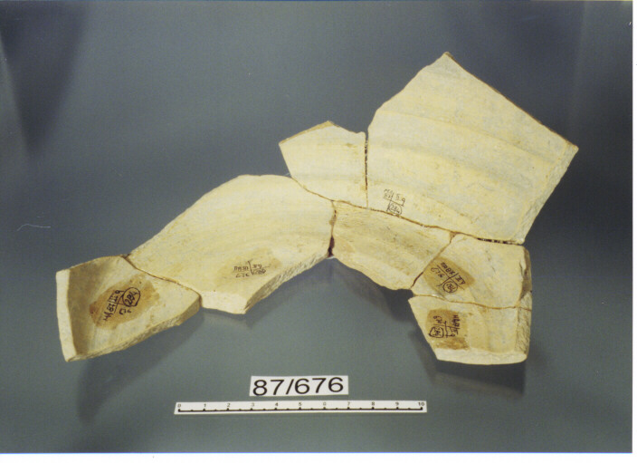 catino/ fondo - PRODUZIONE ITALIA CENTRO SUD (SEC. XIV D.C)