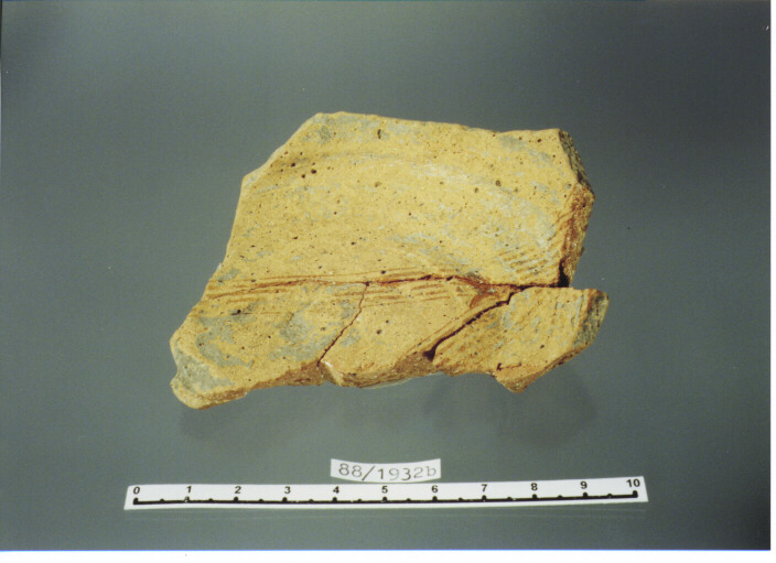 brocca/ fondo - PRODUZIONE ITALIA CENTRO SUD (SECC. XII/ XIII D.C)