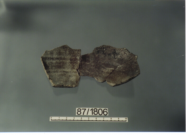 olla/ fondo - PRODUZIONE ITALIA CENTRO SUD (SECC. XIII/ XIV D.C)