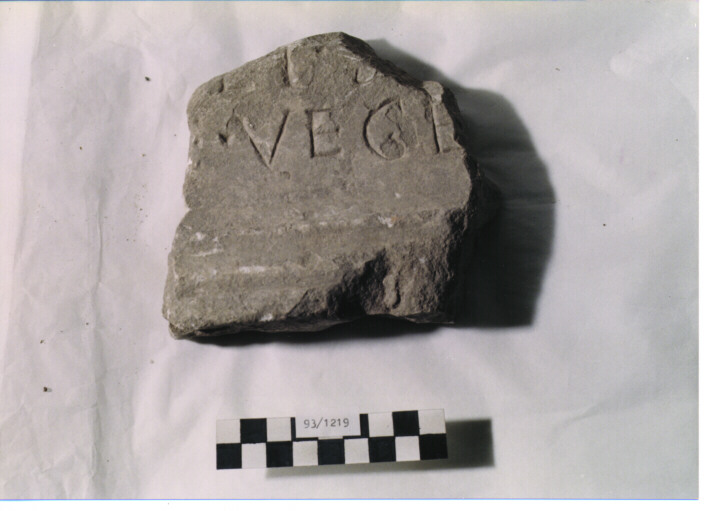 lastra/ frammento - PRODUZIONE ITALIA CENTRO SUD (secc. II/ III d.C)