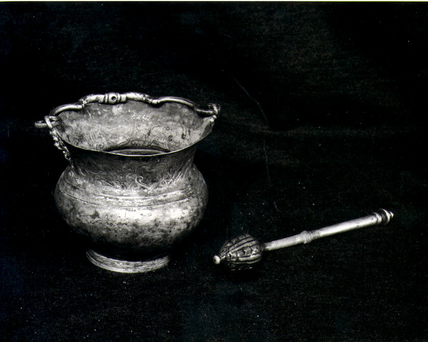 secchiello per l'acqua benedetta, elemento d'insieme - bottega Italia meridionale (sec. XVIII)