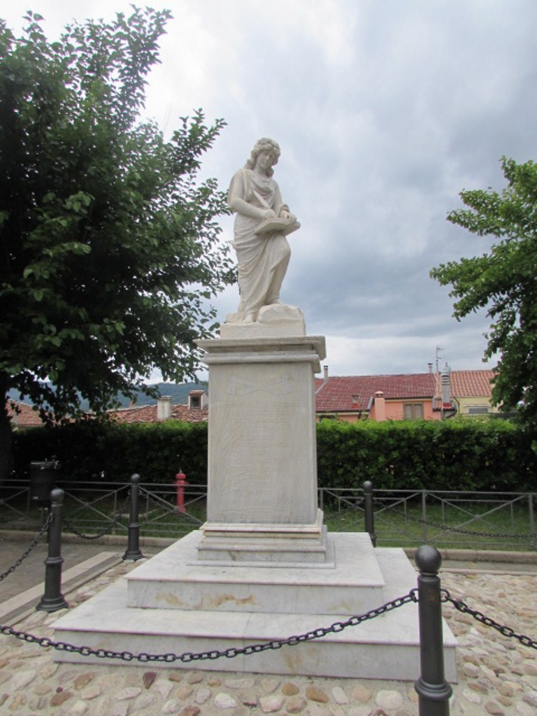 Allegoria della Patria (monumento ai caduti - a cippo) di Rispoli Federico (attribuito) (primo quarto XX sec)