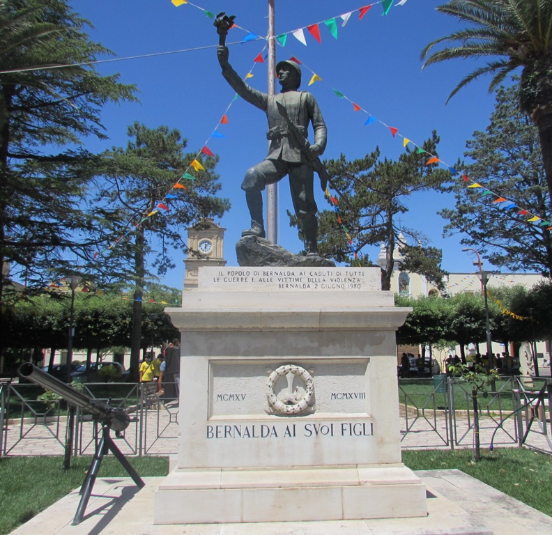 monumento ai caduti - a cippo - ambito romano (primo quarto XX sec)