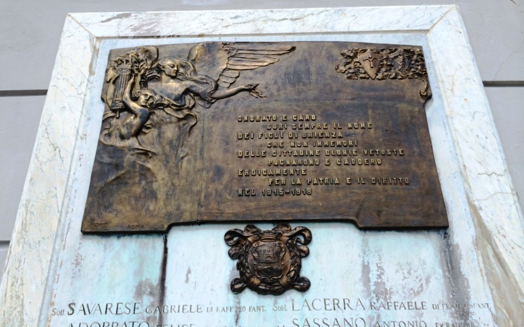 Allegoria della Vittoria, Allegoria della Patria (lapide commemorativa ai caduti) di Tamagnini Torquato (attribuito) (primo quarto XX sec)