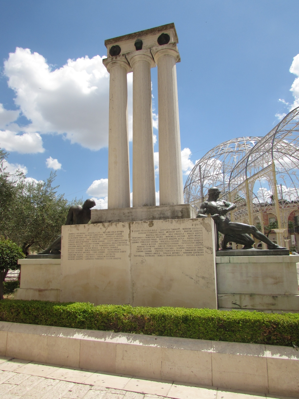 allegoria del soldato come eroe antico (monumento ai caduti - a colonna) di D'AMORE BENEDETTO (attribuito) (secondo quarto XX)