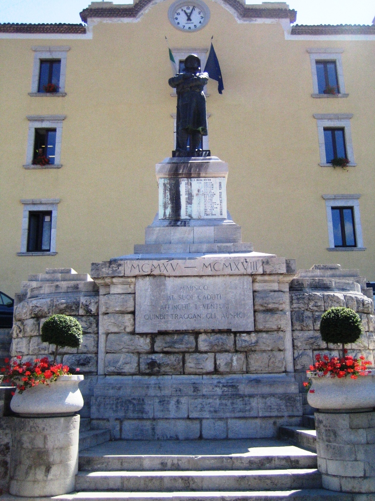 figura di soldato(fante) (monumento ai caduti - a cippo) di Garbati Giuseppe (attribuito) (secondo quarto XX sec)
