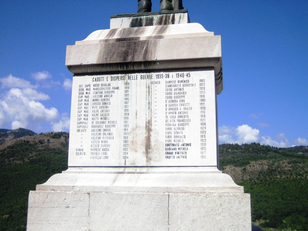 figura di soldato(fante) (monumento ai caduti - a cippo) di Garbati Giuseppe (attribuito) (secondo quarto XX sec)