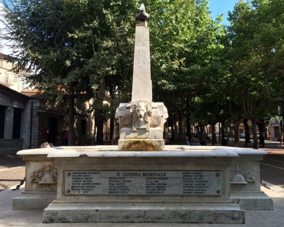 monumento ai caduti - a fontana - ambito lucano (primo quarto XX sec)