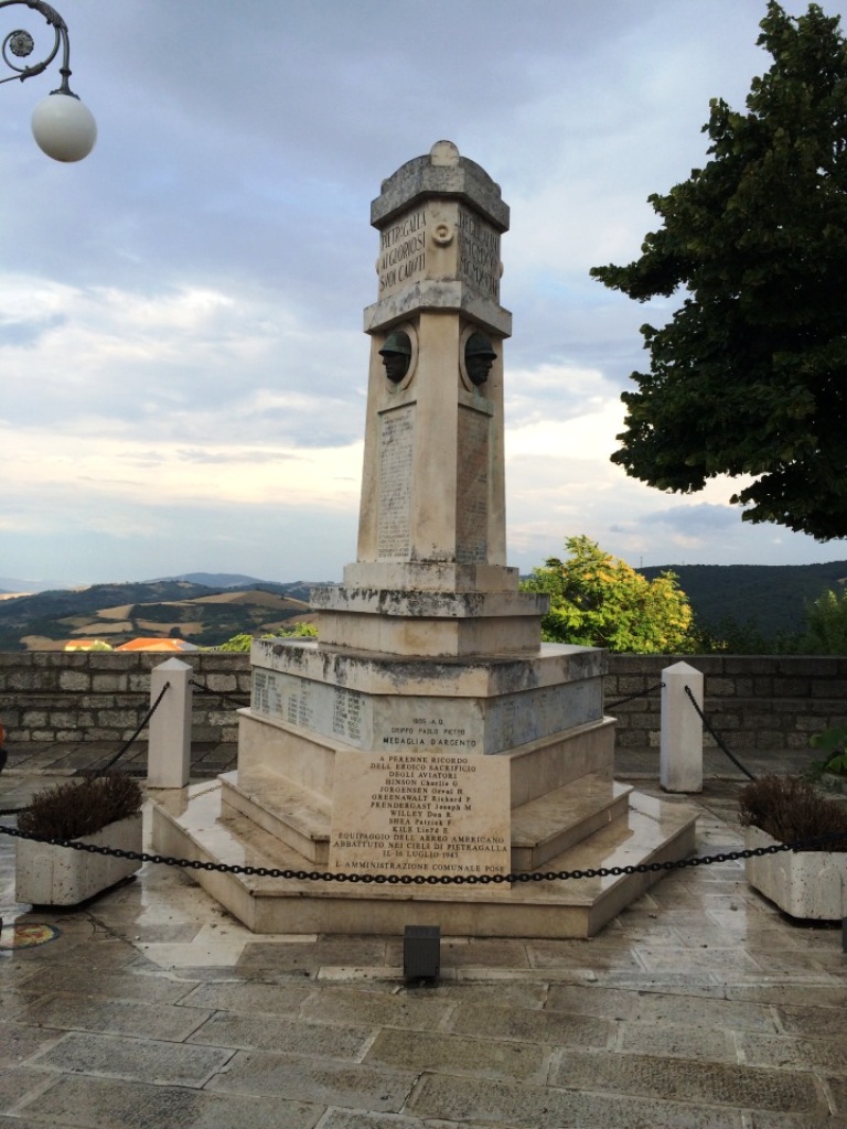 figura di soldato: fante (monumento ai caduti - ad obelisco) di Del Debbio Enrico (attribuito) (secondo quarto XX sec)