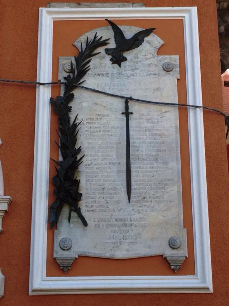 Allegoria della Vittoria come aquila (lapide commemorativa ai caduti) di Laurita P (attribuito) (primo quarto XX sec)