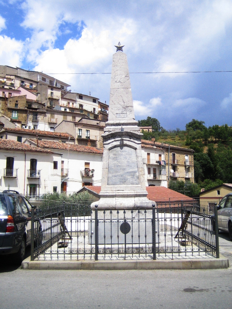 monumento ai caduti - ad obelisco - ambito lucano (primo quarto XX sec)