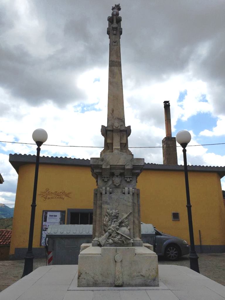 monumento ai caduti - ad obelisco di Ciocchetti Giuseppe (attribuito) (primo quarto XX sec)