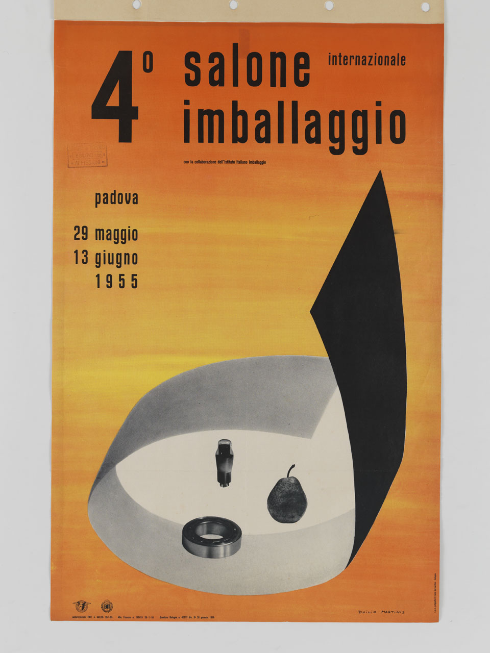 un fusibile, un oggetto metallico circolare ed una pera dentro un imballo (manifesto) di Martinis Duilio (sec. XX)