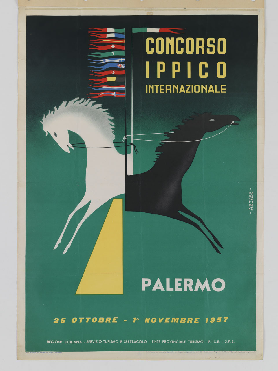 un cavallo bianco ed uno nero, un'ostacolo ippico ed aste con bandiere internazionali (manifesto) di Artass - ambito italiano (sec. XX)