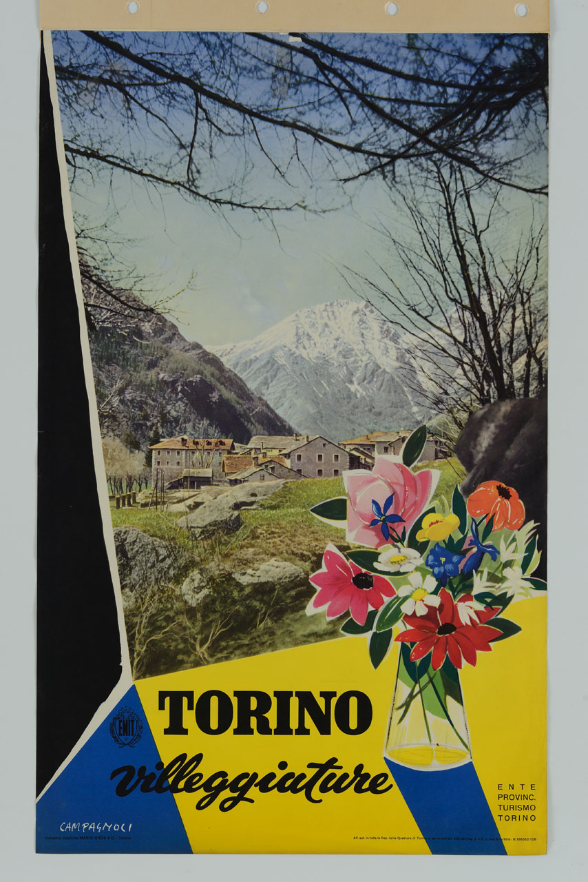 veduta fotografica di un paese collocato in una delle valli della provincia di Torino; in basso a destra un vaso con dei fiori (manifesto) di Campagnoli Adalberto (sec. XX)
