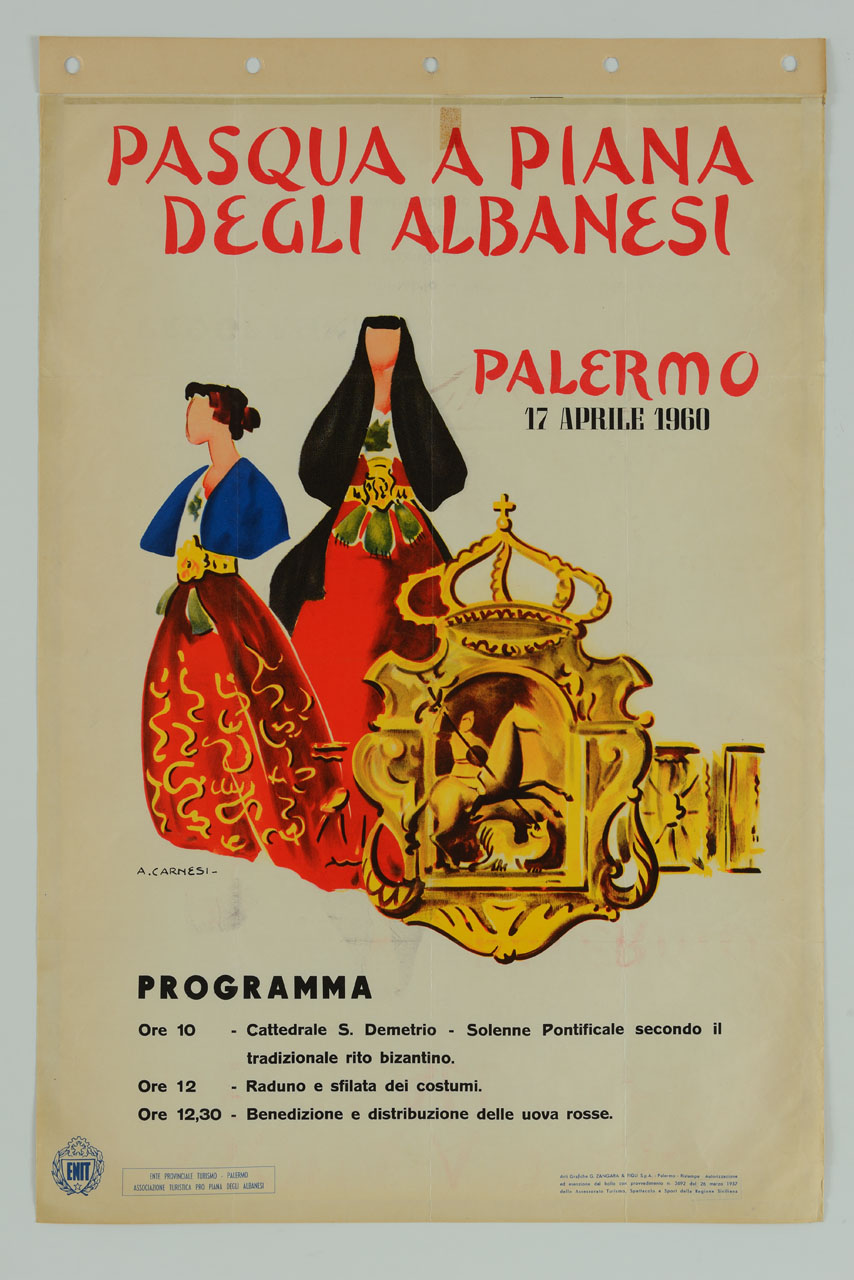 due donne con abiti tradizionali a fianco di un tabernacolo con bassorilievo raffigurante San Giorgio uccide il drago (manifesto) di Carnesi Anna (sec. XX)
