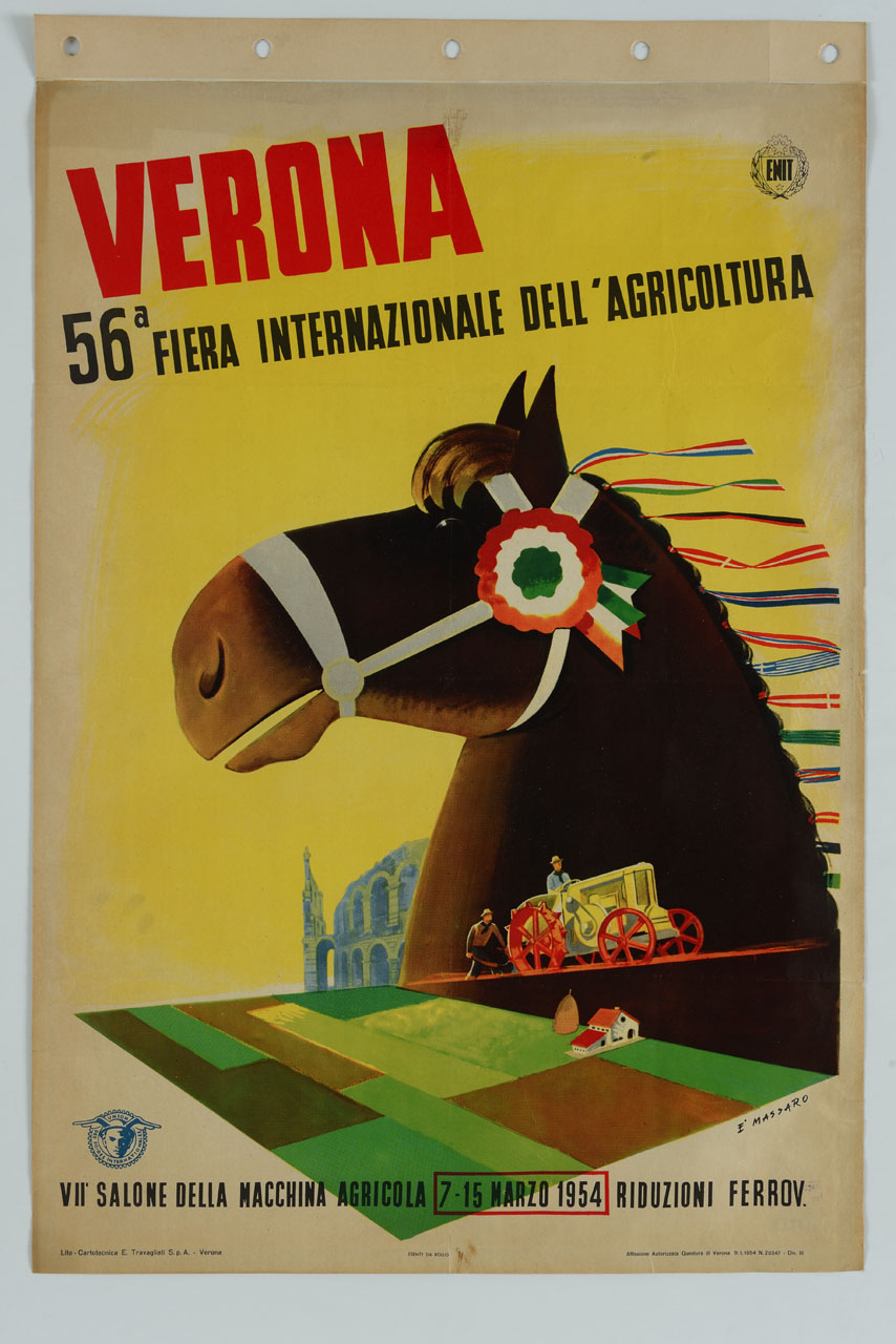 muso di cavallo con coccarda e criniera pettinata con bandiere, aratro tirato da un trattore, casa colonica con campi coltivati e particolare dell'Arena di Verona (manifesto) di Massaro Emilio (sec. XX)