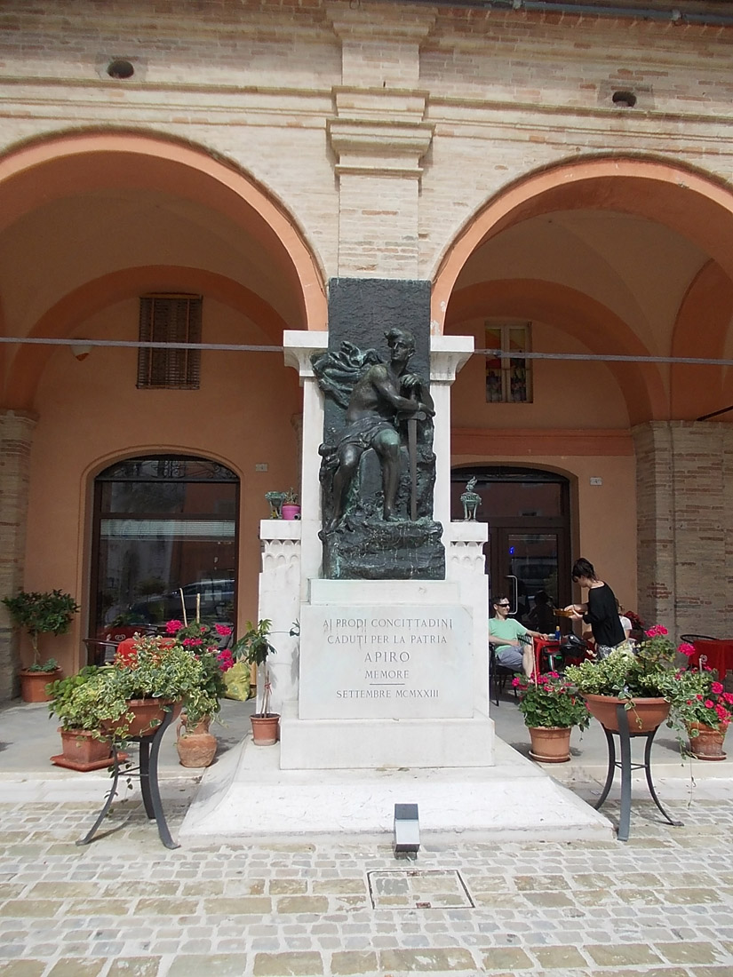 figura di soldato (monumento ai caduti) di Pardo Vito - ambito italiano (primo quarto XX)