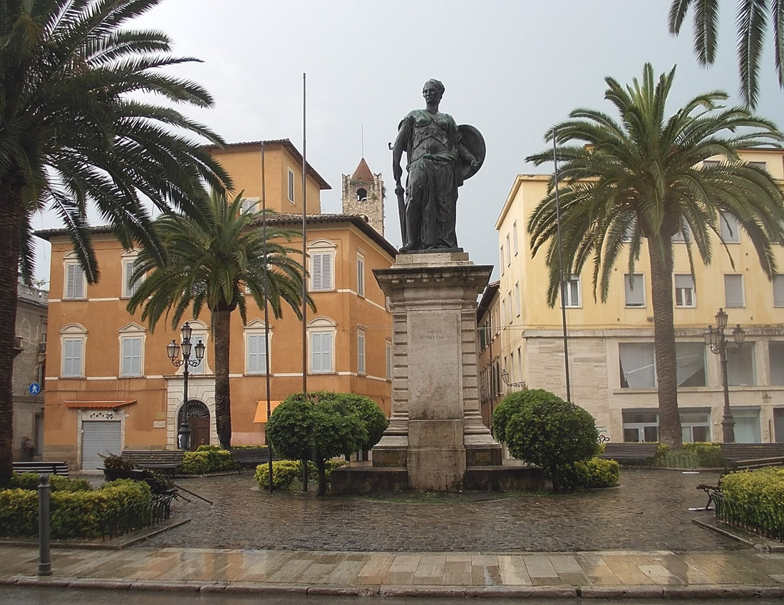 allegoria della Patria (monumento ai caduti) di Orsolini Gaetano - ambito marchigiano (secondo quarto XX)