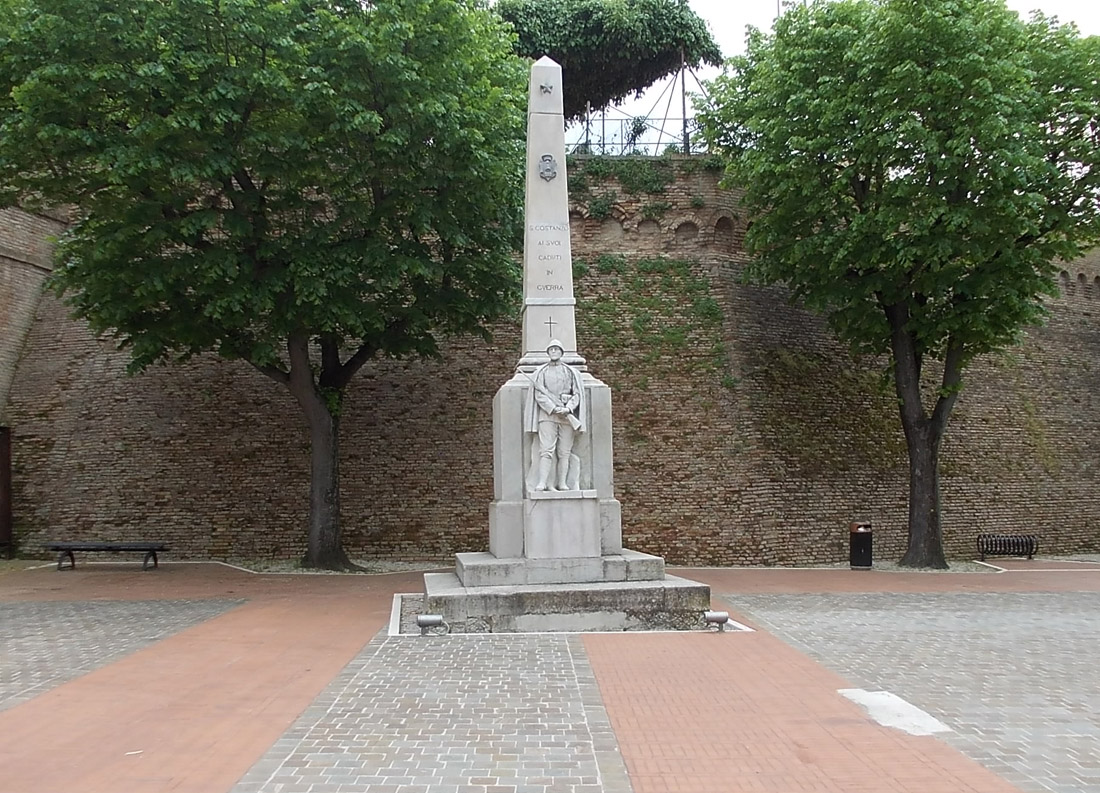 figura di soldato: fante (monumento ai caduti) di Lucci - ambito italiano (primo quarto XX)
