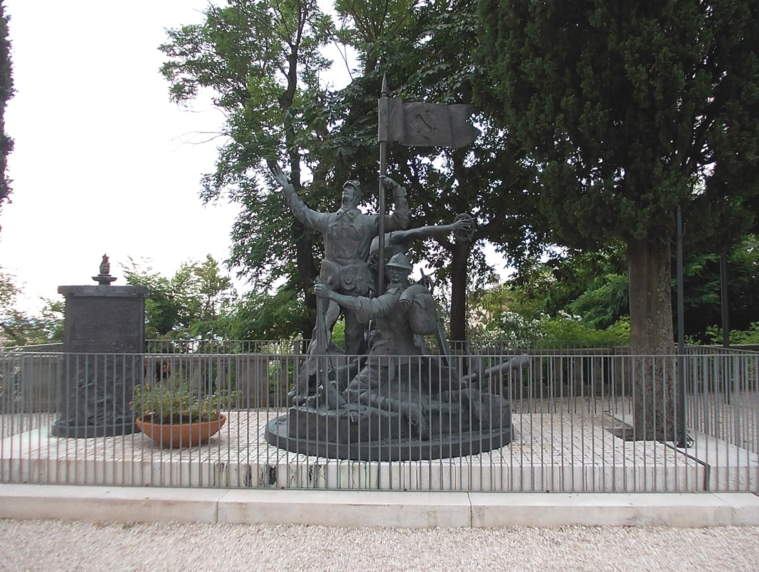 figura di soldato: fante (monumento ai caduti) di Sergiacomi Aldo - ambito italiano (fine XX)