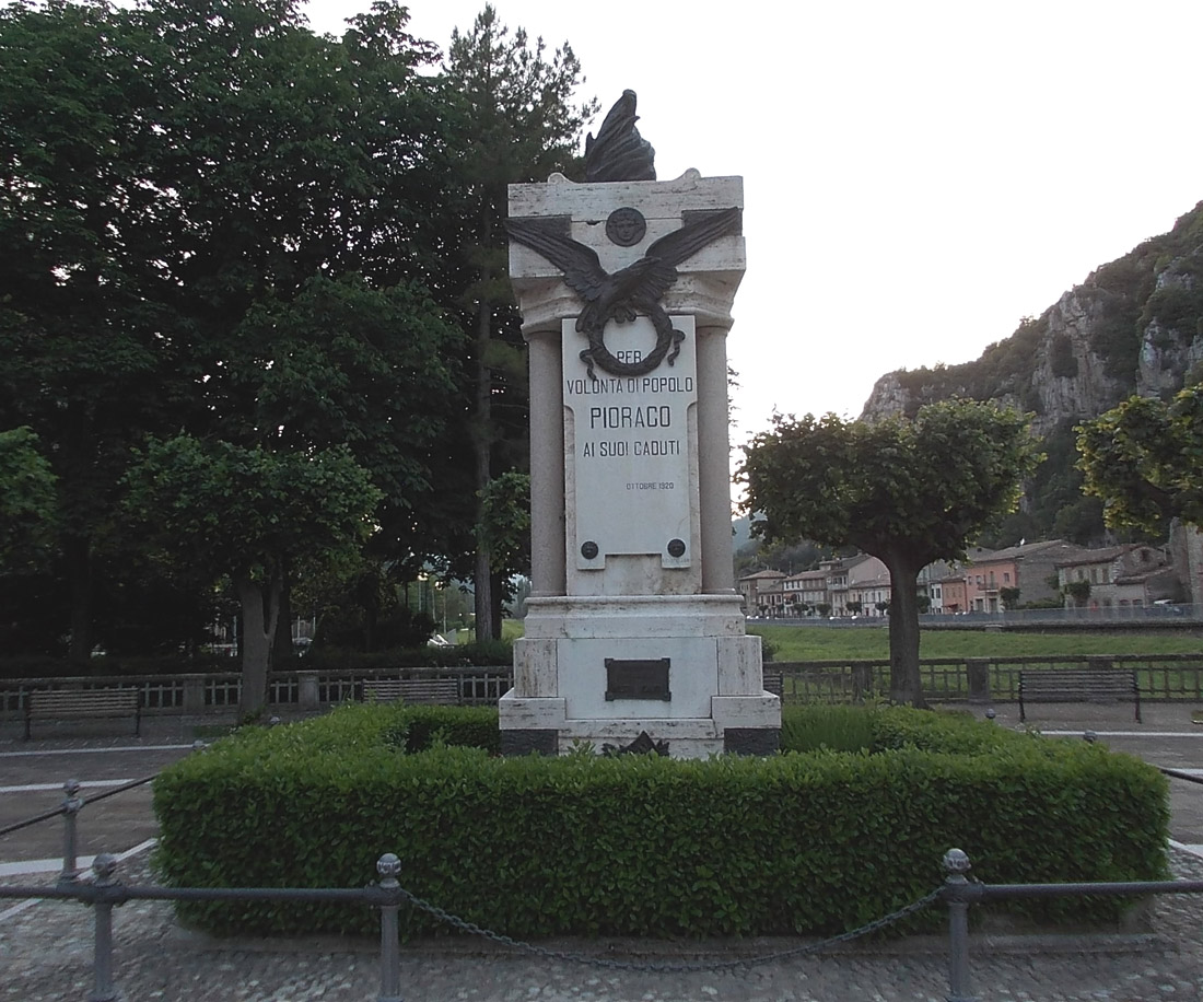 allegoria della Vittoria come aquila (monumento ai caduti) di Cappelloni Armando - ambito marchigiano (primo quarto XX)