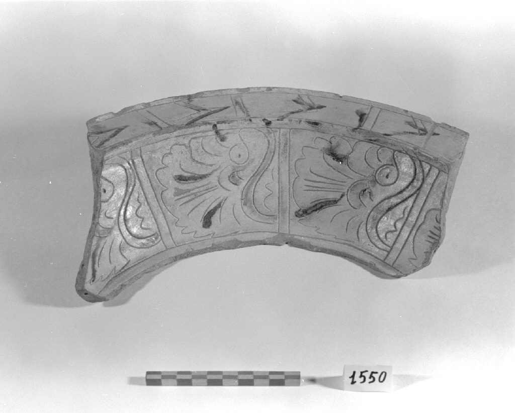 motivo decorativo (catino, frammento) - produzione veneziana (secc. XIV/ XV)