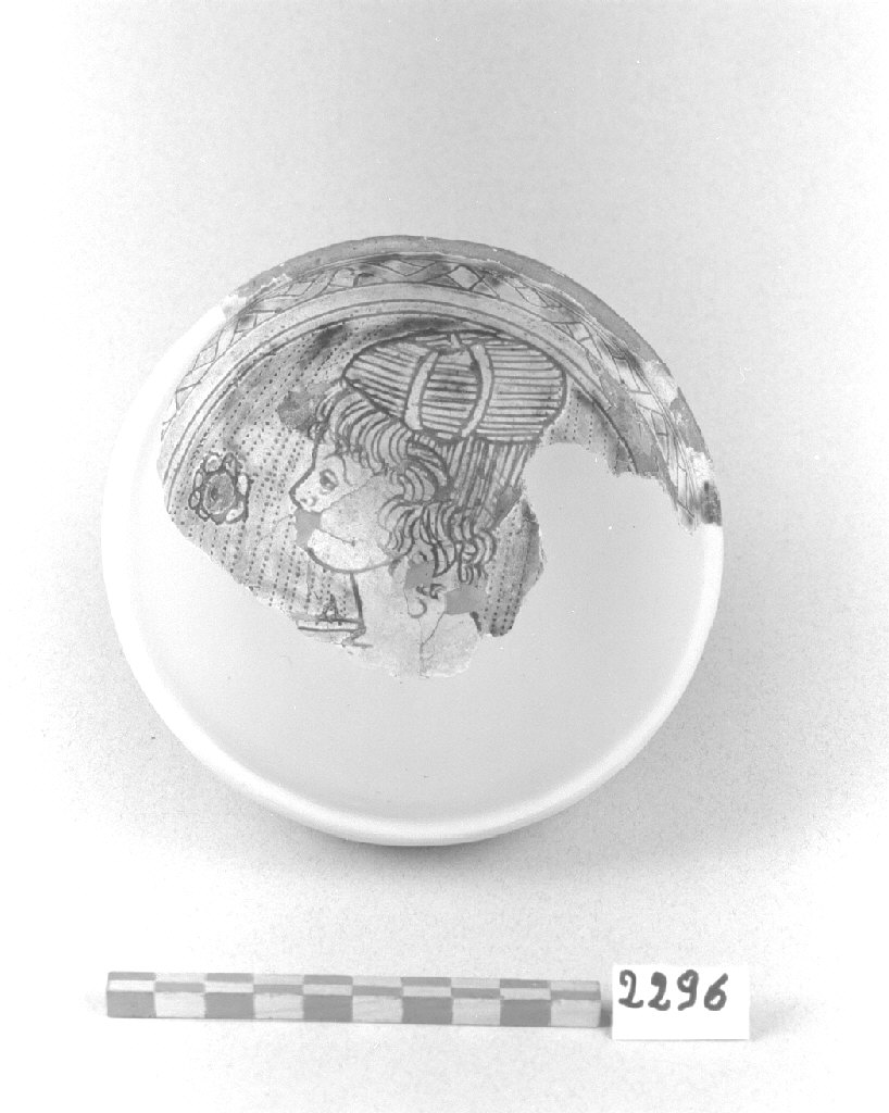 figura femminile (scodella, frammento) - produzione veneziana (secc. XV/ XVI)