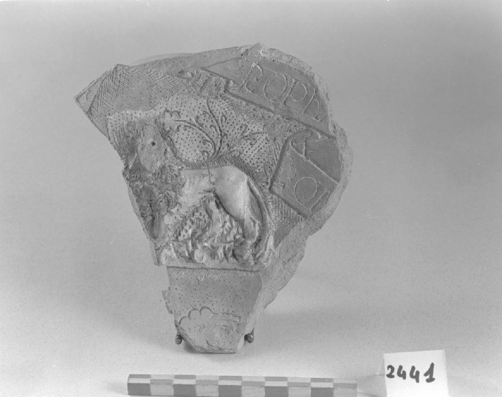 simbolo di San Marco: leone (piatto, frammento) - produzione veneziana (secc. XV/ XVI)