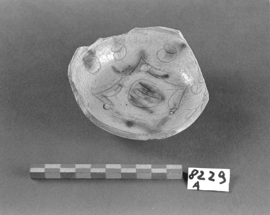 motivo decorativo geometrico (scodella, frammento) - produzione veneziana (secc. XVII/ XVIII)