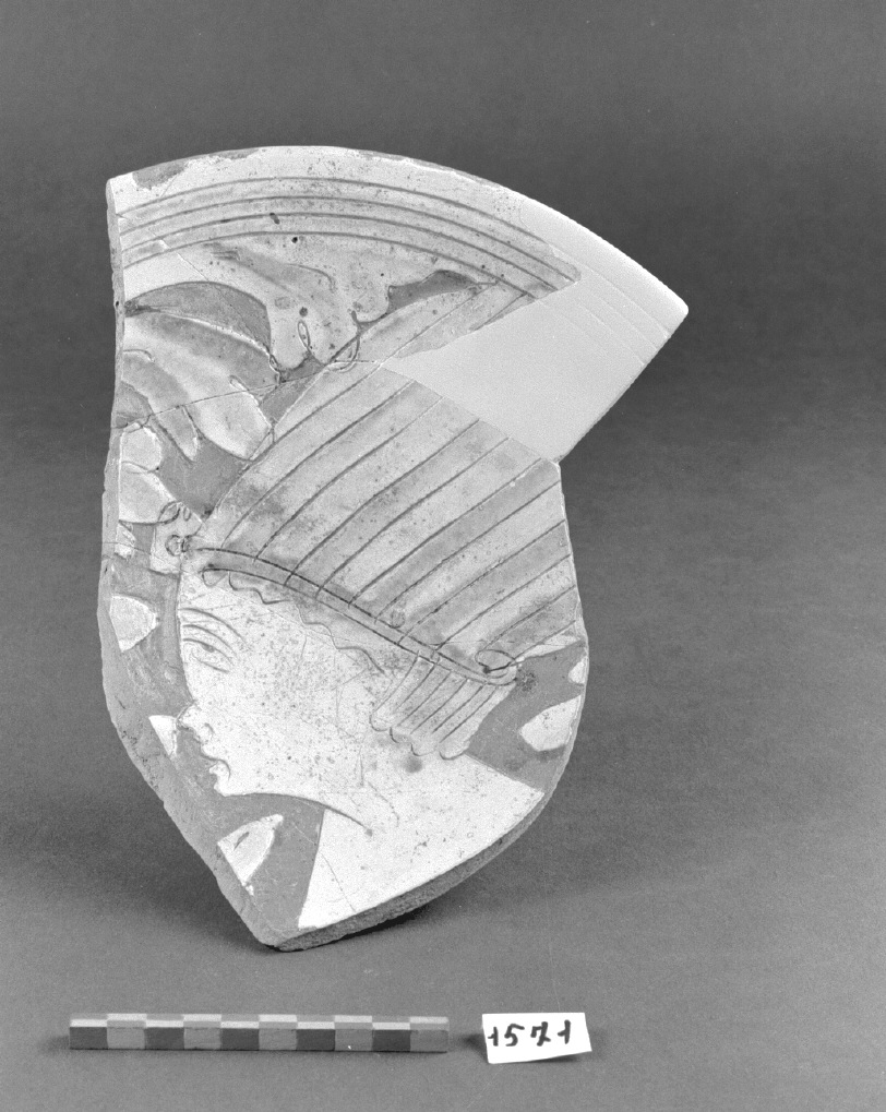 ritratto d'uomo (piatto, frammento) - produzione veneziana (secc. XVII/ XVIII)